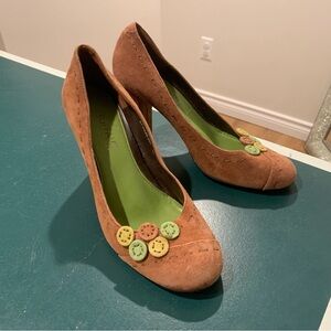 Buffalo David Bitton Brown Suede Heels